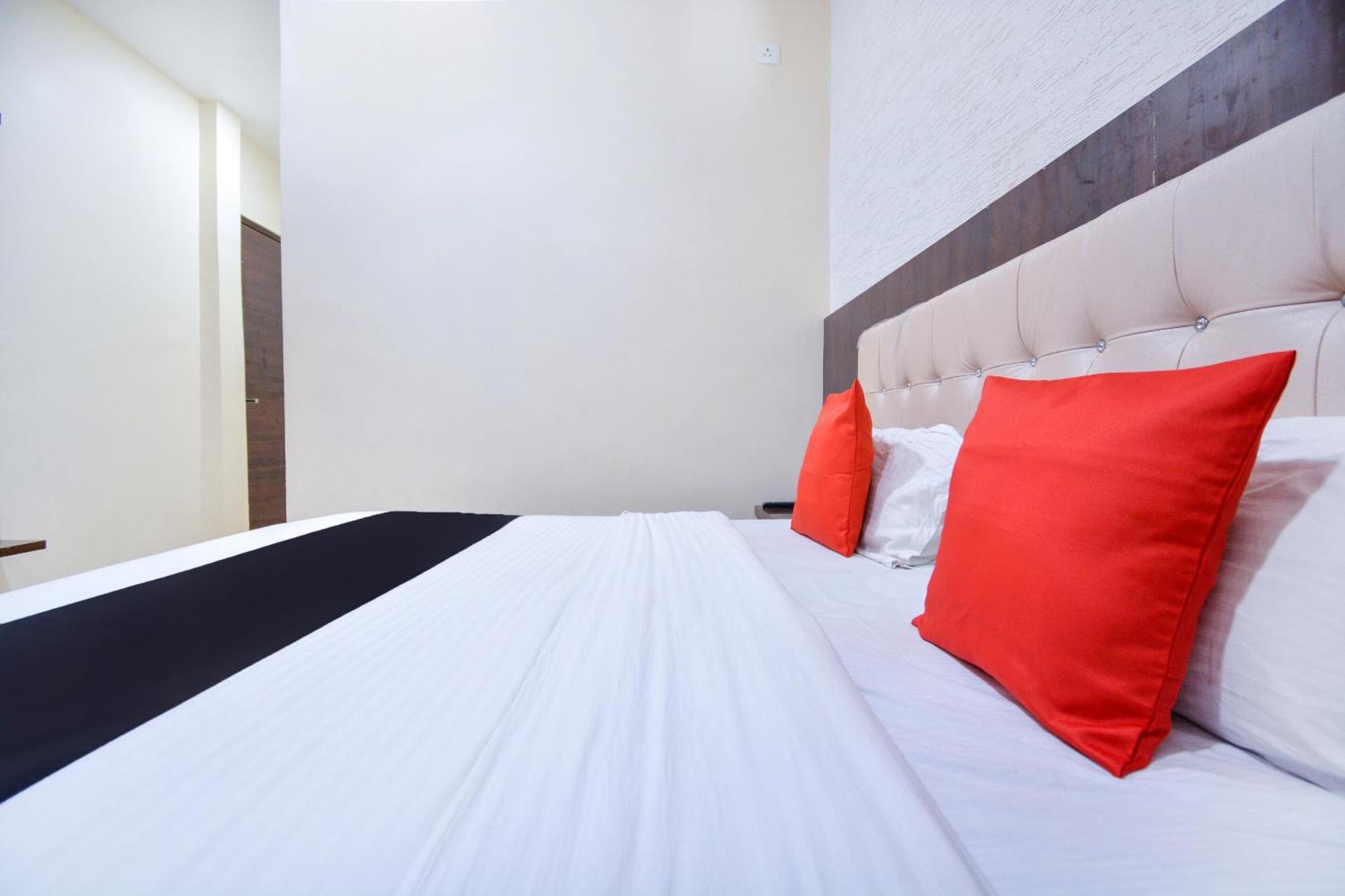 Capital O Moments Inn Amritsar Extérieur photo
