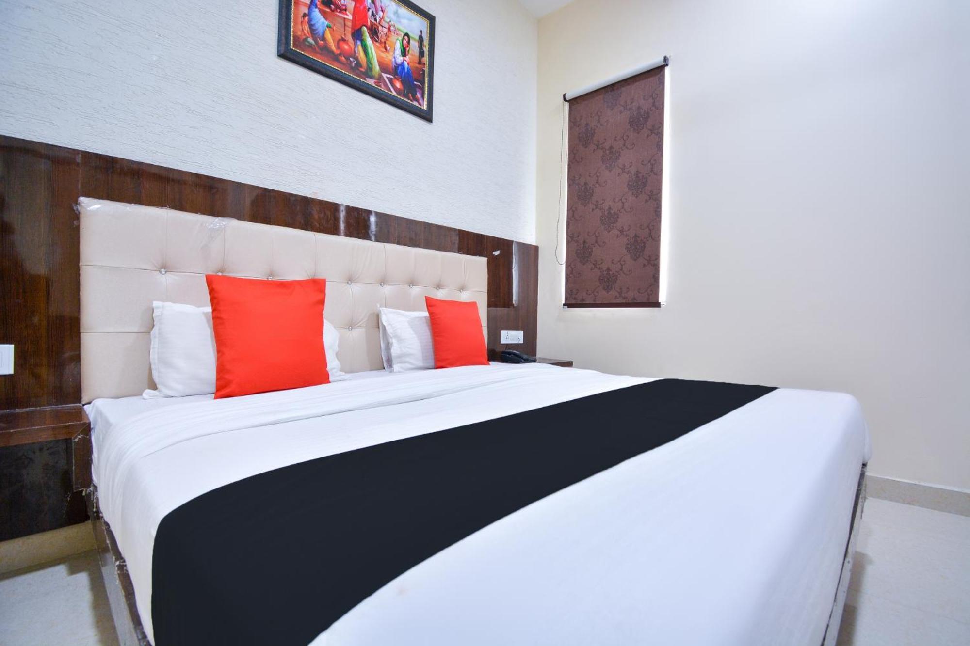 Capital O Moments Inn Amritsar Extérieur photo