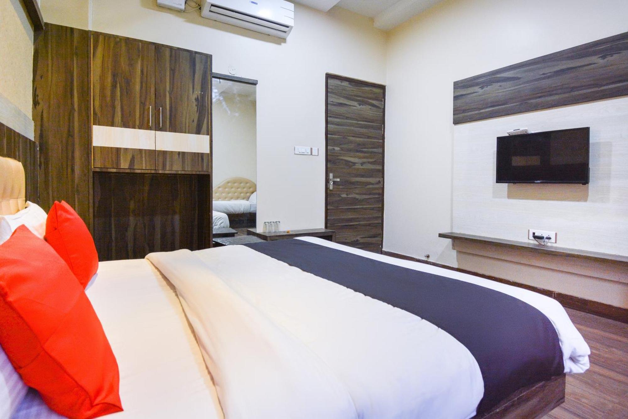 Capital O Moments Inn Amritsar Extérieur photo